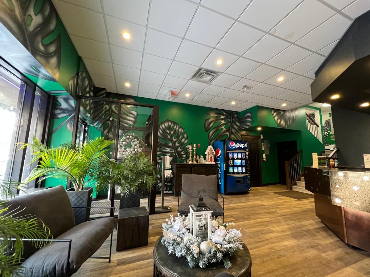 Commercial Hotel Edmonton Luaran gambar