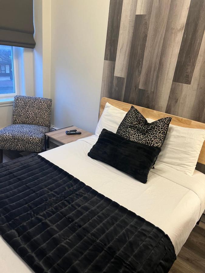 Commercial Hotel Edmonton Luaran gambar