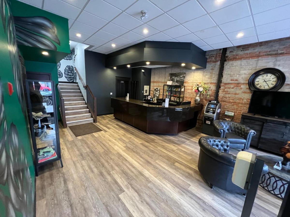 Commercial Hotel Edmonton Luaran gambar