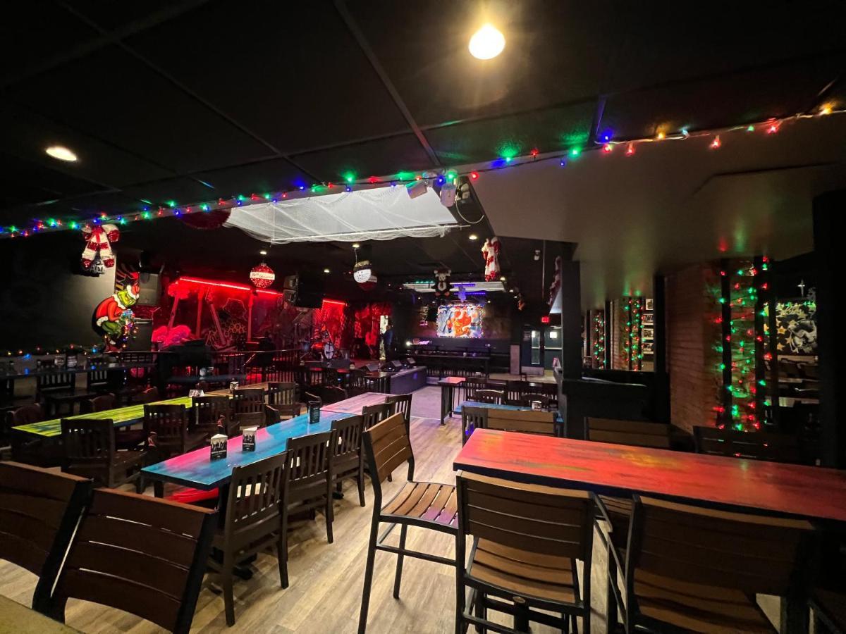 Commercial Hotel Edmonton Luaran gambar