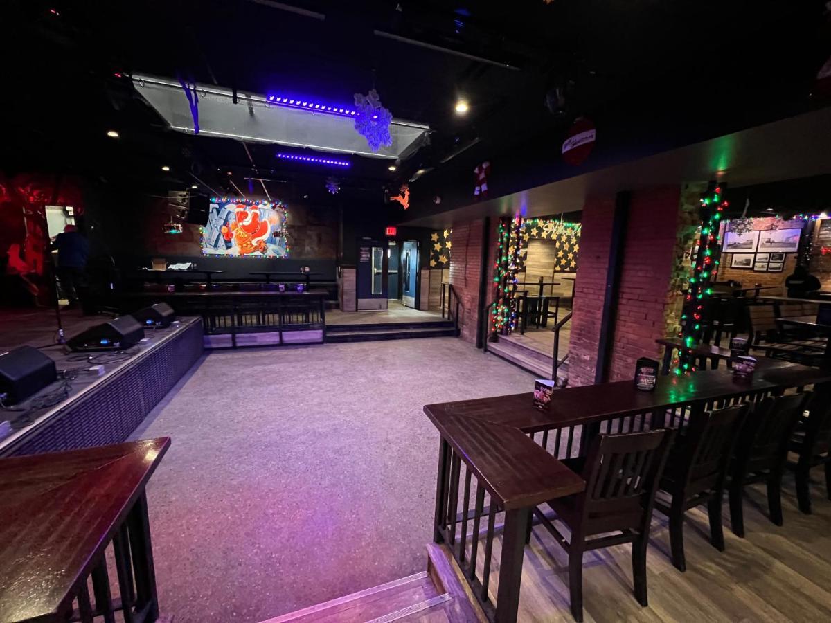Commercial Hotel Edmonton Luaran gambar