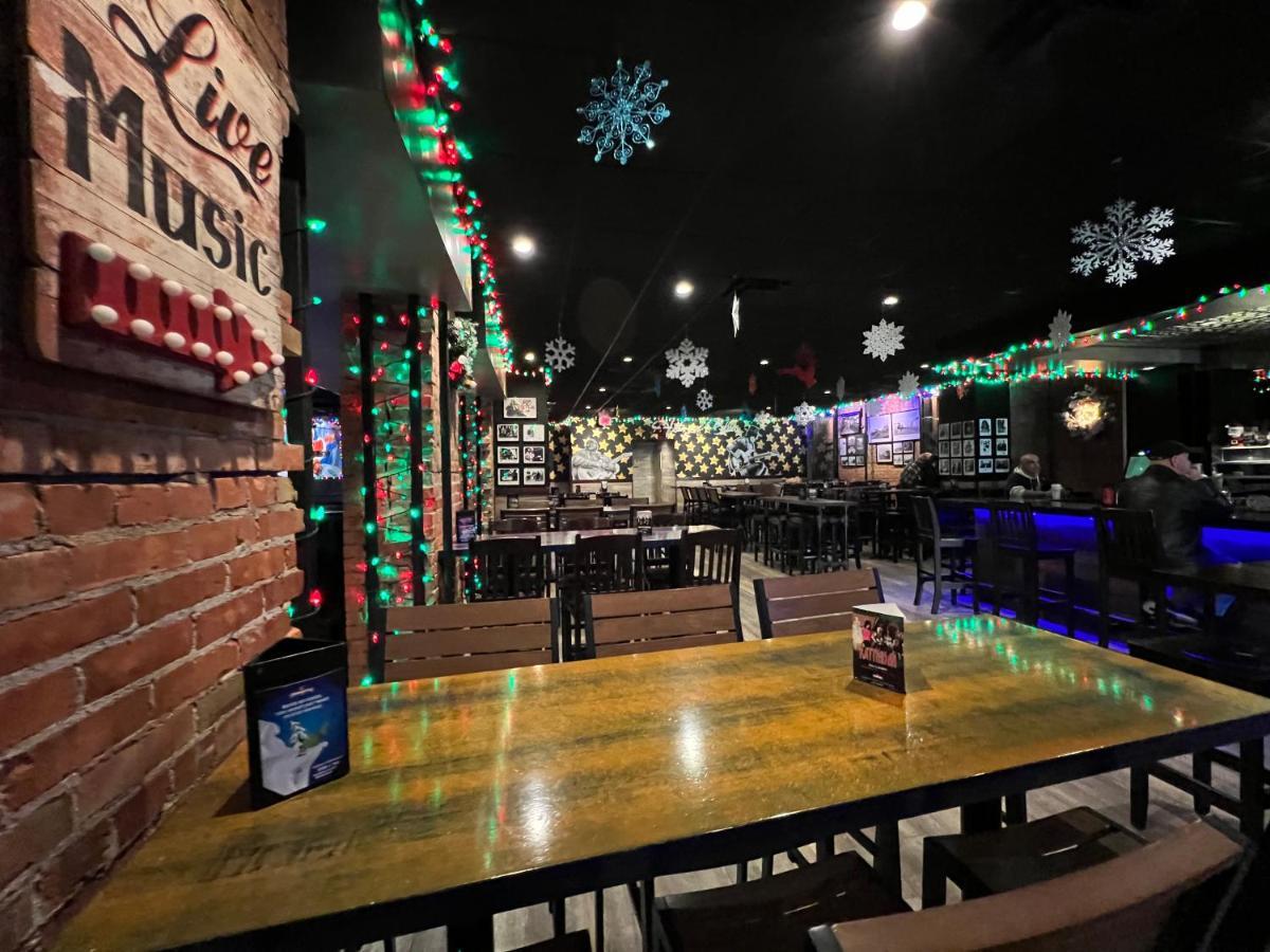 Commercial Hotel Edmonton Luaran gambar