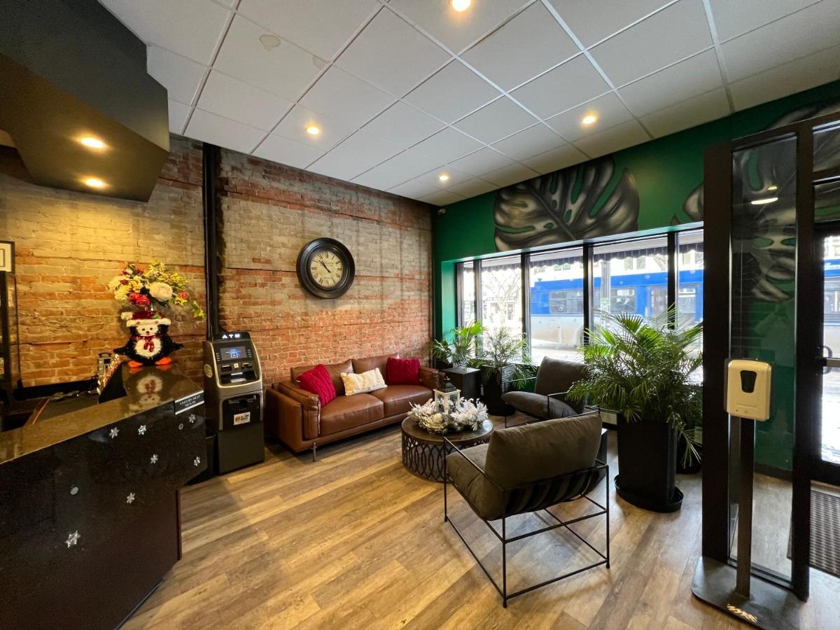 Commercial Hotel Edmonton Luaran gambar