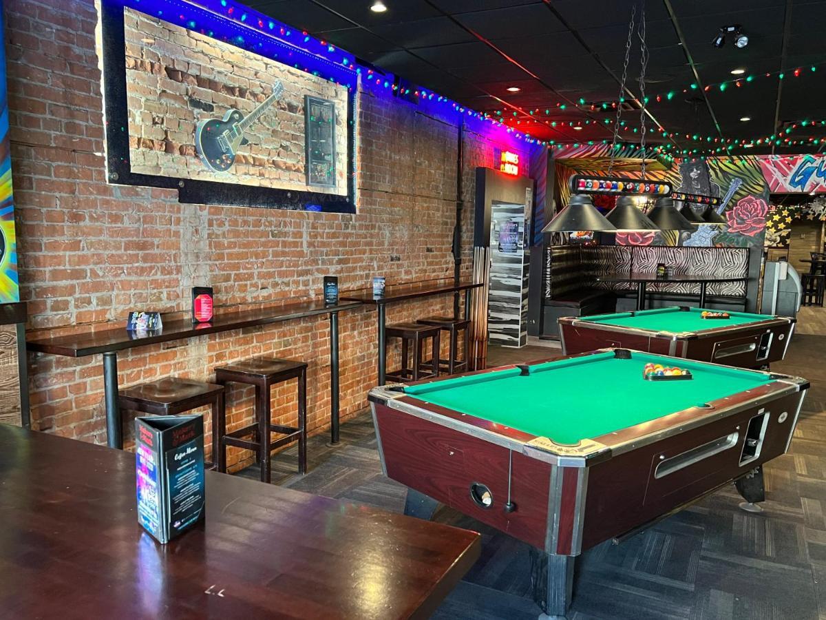 Commercial Hotel Edmonton Luaran gambar