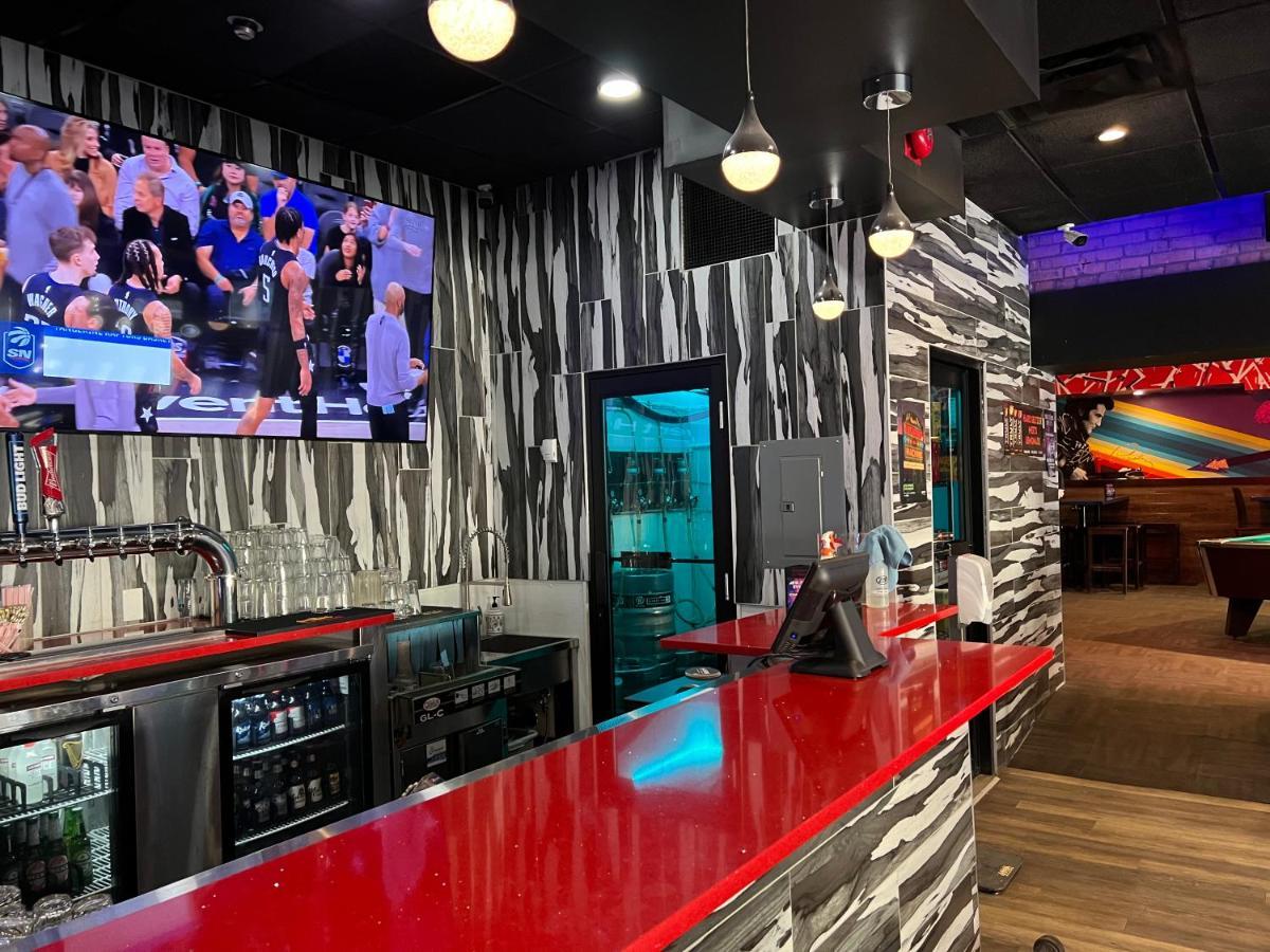 Commercial Hotel Edmonton Luaran gambar