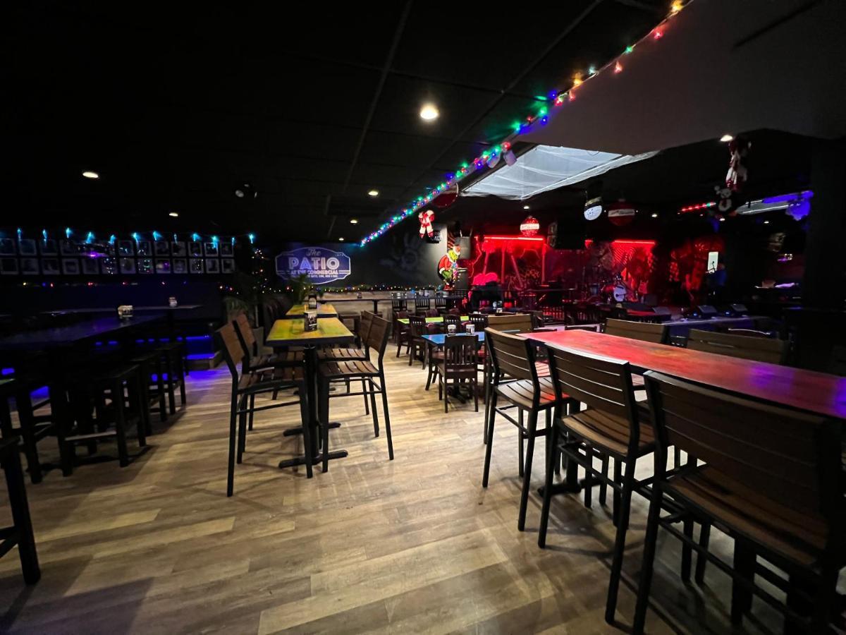 Commercial Hotel Edmonton Luaran gambar