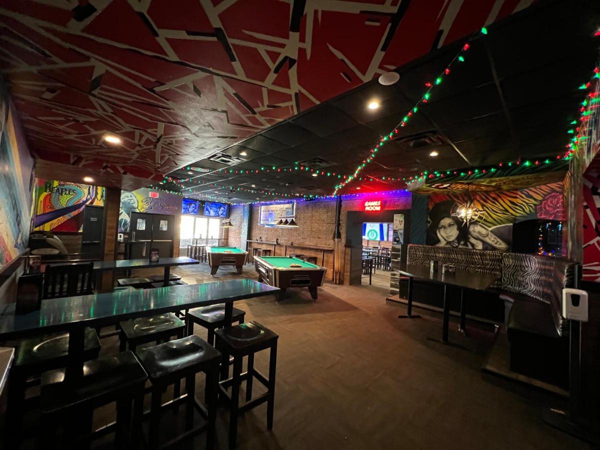 Commercial Hotel Edmonton Luaran gambar