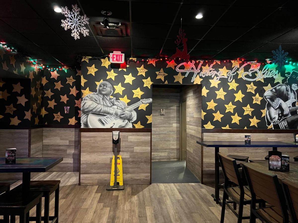 Commercial Hotel Edmonton Luaran gambar