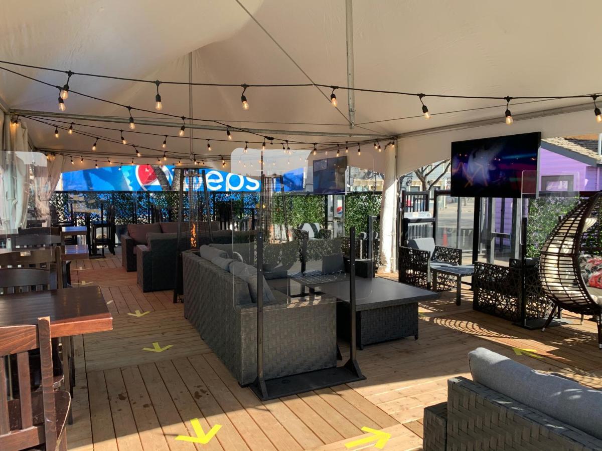 Commercial Hotel Edmonton Luaran gambar
