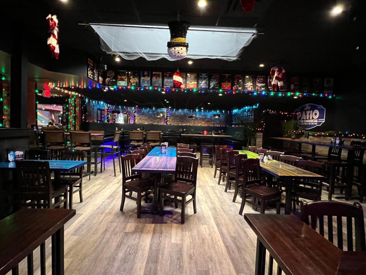 Commercial Hotel Edmonton Luaran gambar
