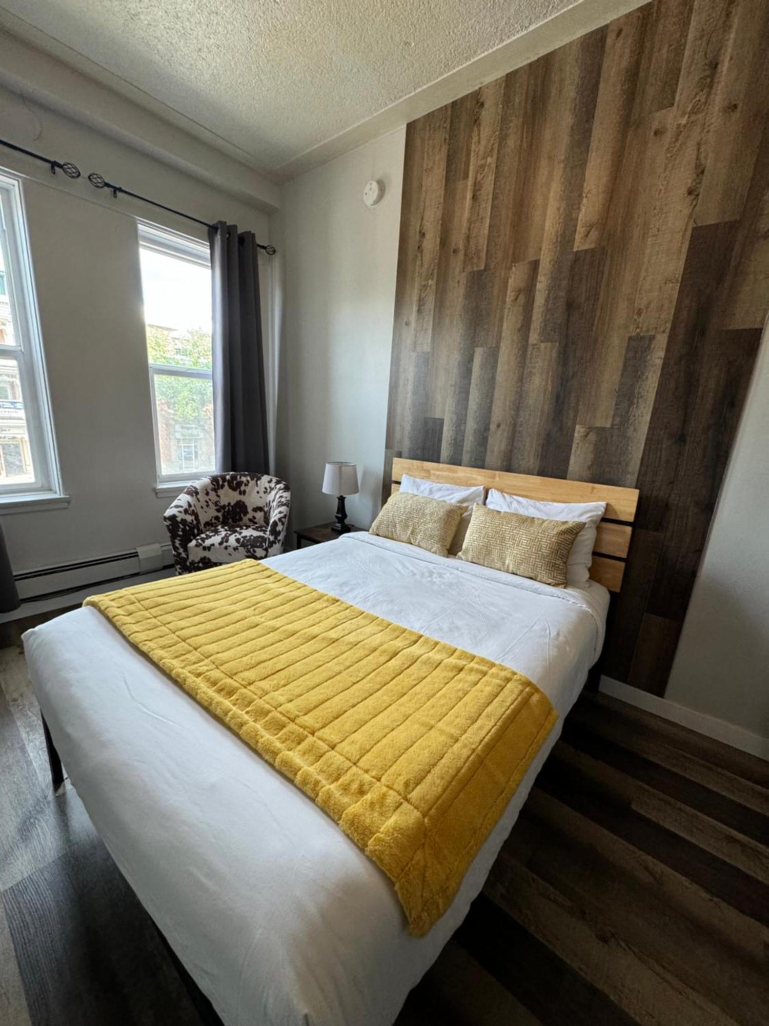 Commercial Hotel Edmonton Luaran gambar