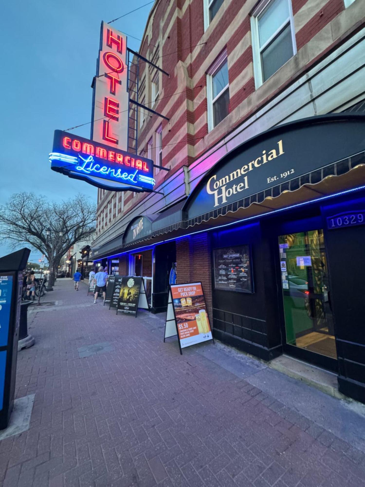 Commercial Hotel Edmonton Luaran gambar