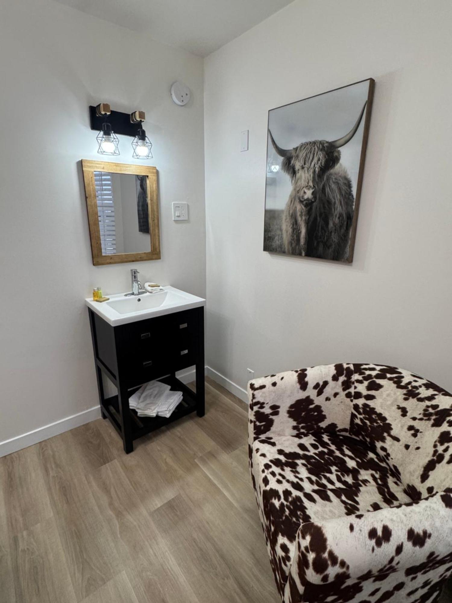 Commercial Hotel Edmonton Luaran gambar