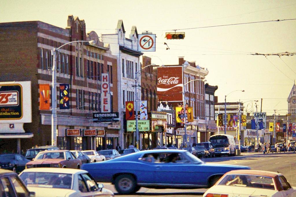 Commercial Hotel Edmonton Luaran gambar