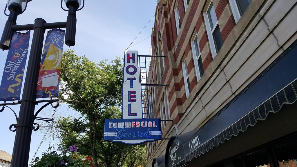 Commercial Hotel Edmonton Luaran gambar