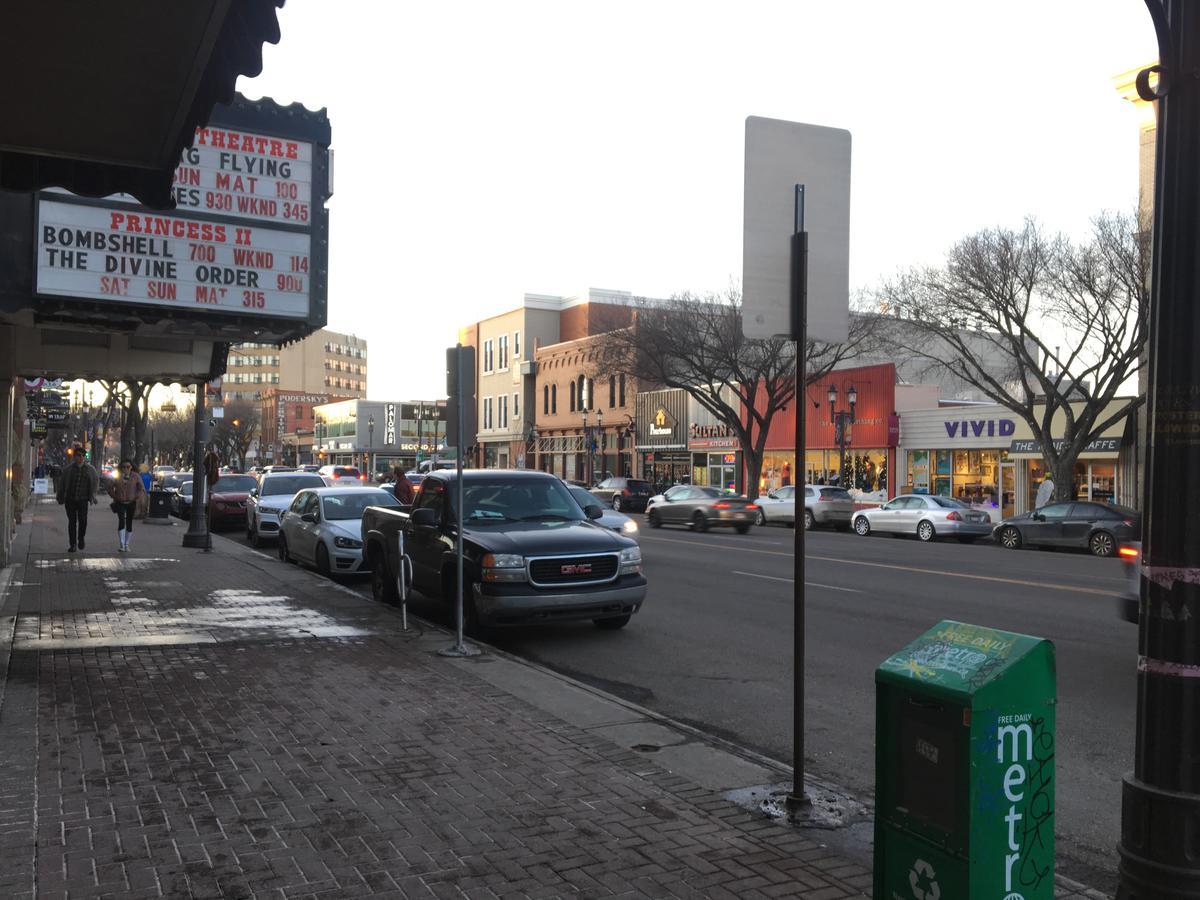 Commercial Hotel Edmonton Luaran gambar