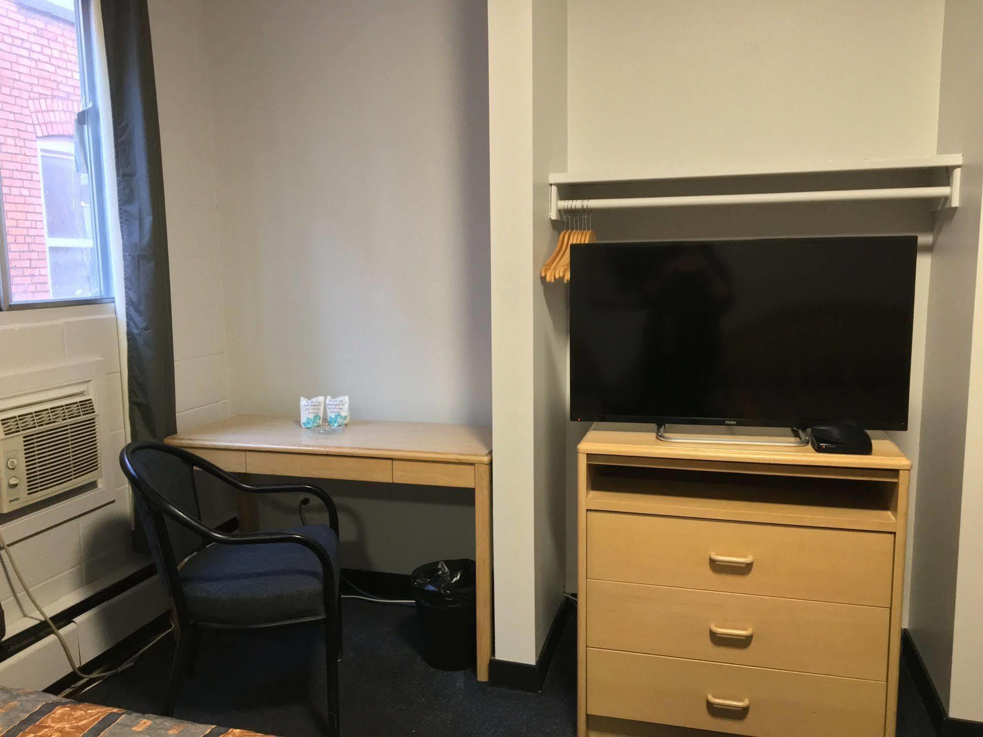 Commercial Hotel Edmonton Luaran gambar